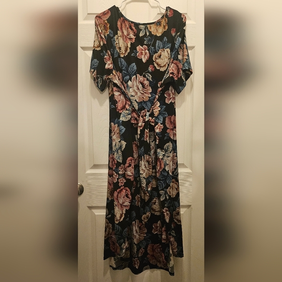 Piphany Short Sleeve Dress - Picture 2 of 7